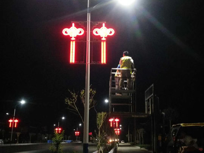 節(jié)日路燈安裝現(xiàn)場